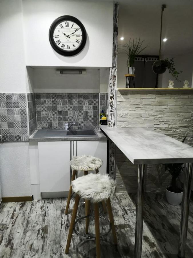 Studio zen et cosy, neuf en pleine ville Saint-Claude Esterno foto